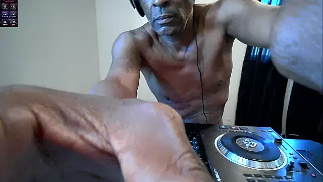 Snapshot of longdick4you8686 chatting on 09-12-25, 09:59 longdick4you8686 online show from 09-12-25, 09:59