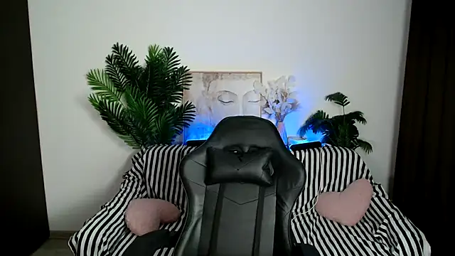 Snapshot of SEXY-GODDESabrina chatting on 03-04-25, 03:44 SEXY-GODDESabrina online show from 03-04-25, 03:44