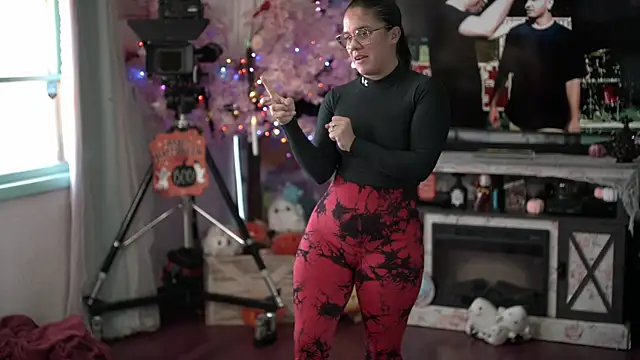 Snapshot of Nikki_Torres chatting on 10-20-25, 05:24 Nikki Torres online show from 10-20-25, 05:24