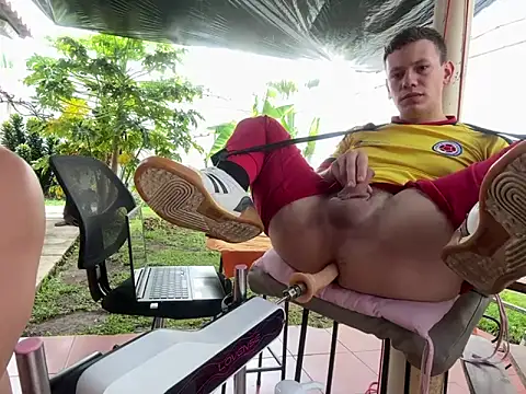 Snapshot of simon_and_david chatting on 03-20-25, 03:14 simon and david online show from 03-20-25, 03:14