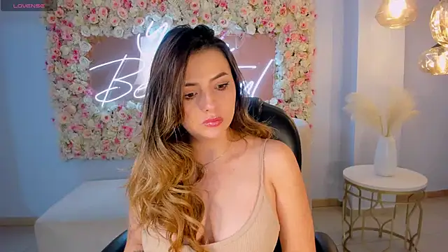 AmyWood online show from 02-11-25, 07:02