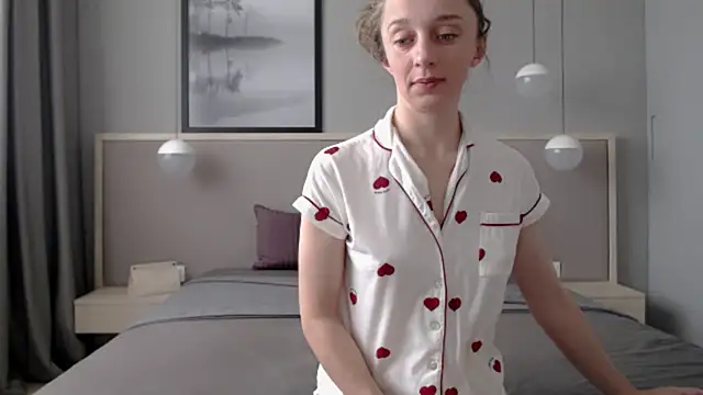 ShySchoolGirl online show from 10-08-25, 10:35