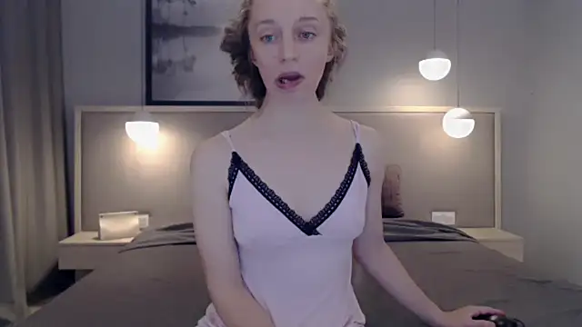 ShySchoolGirl online show from 10-24-25, 08:05