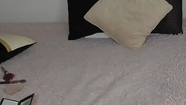 KrissLoona online show from 09-23-25, 04:15