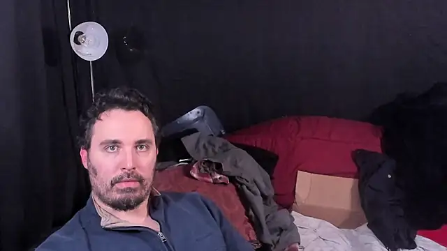 Snapshot of Metalstud chatting on 12-23-25, 06:33 Metalstud online show from 12-23-25, 06:33