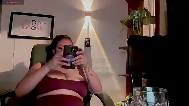 Snapshot of MarcellaGriffin chatting on 05-28-26, 03:04 MarcellaGriffin online show from 05-28-26, 03:04