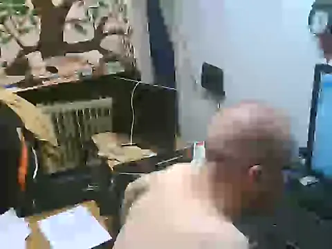 Snapshot of GrizzyLemming77 chatting on 10-20-25, 04:29 GrizzyLemming77 online show from 10-20-25, 04:29