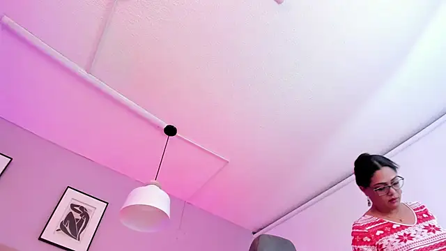 Snapshot of Inndrahot chatting on 12-13-24, 03:49 Inndrahot online show from 12-13-24, 03:49