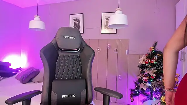 Snapshot of Inndrahot chatting on 12-22-24, 03:55 Inndrahot online show from 12-22-24, 03:55