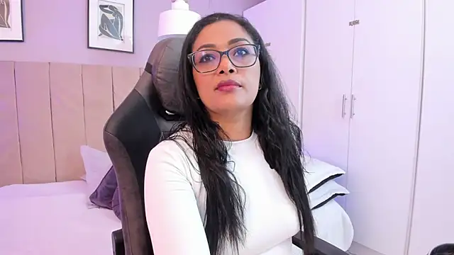 Snapshot of Inndrahot chatting on 02-12-25, 03:18 Inndrahot online show from 02-12-25, 03:18