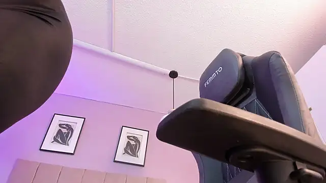 Snapshot of Inndrahot chatting on 03-14-25, 03:48 Inndrahot online show from 03-14-25, 03:48