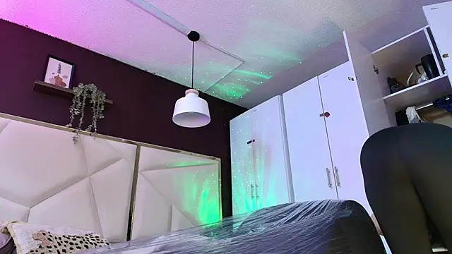 Snapshot of Inndrahot chatting on 11-02-25, 04:15 Inndrahot online show from 11-02-25, 04:15