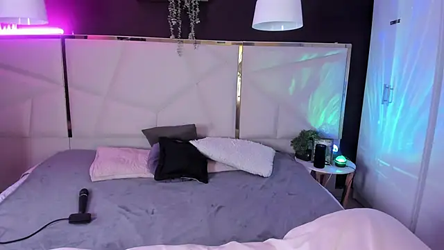 Snapshot of Inndrahot chatting on 12-02-25, 03:45 Inndrahot online show from 12-02-25, 03:45