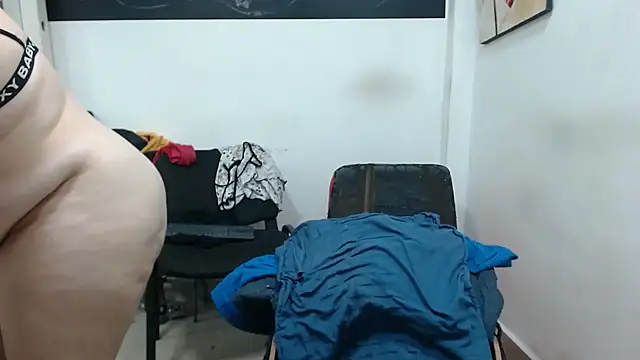 Snapshot of Meloncillo_And_BabyLiss chatting on 02-01-25, 03:41 Meloncillo And BabyLiss online show from 02-01-25, 03:41