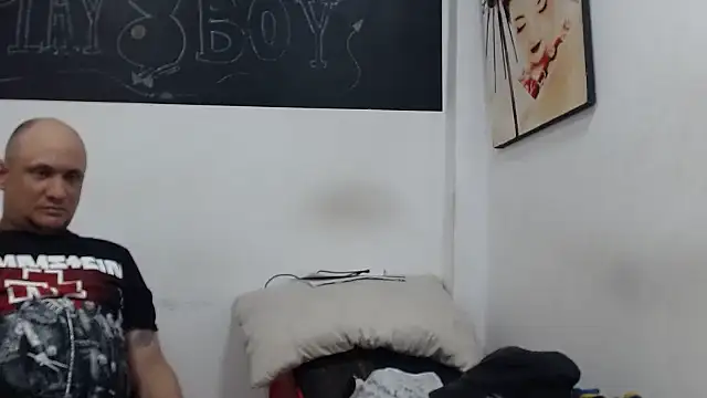 Snapshot of Meloncillo_And_BabyLiss chatting on 02-02-25, 04:15 Meloncillo And BabyLiss online show from 02-02-25, 04:15