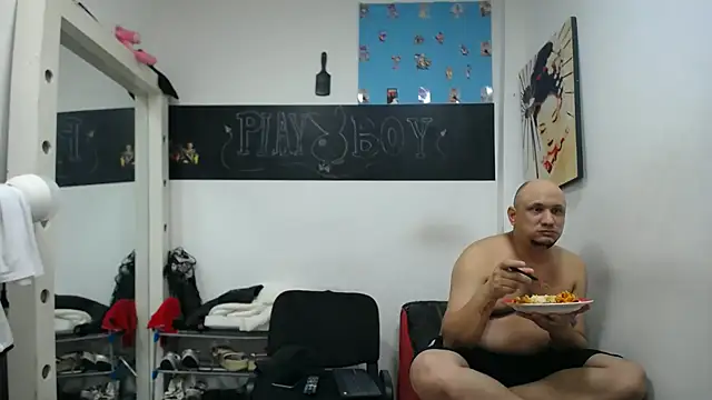 Snapshot of Meloncillo_And_BabyLiss chatting on 02-18-25, 04:37 Meloncillo And BabyLiss online show from 02-18-25, 04:37