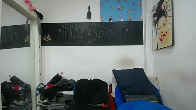 Snapshot of Meloncillo_And_BabyLiss chatting on 03-23-25, 01:31 Meloncillo And BabyLiss online show from 03-23-25, 01:31