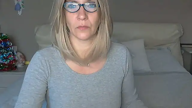 Snapshot of -K-- chatting on 01-06-25, 10:57 -K-- online show from 01-06-25, 10:57