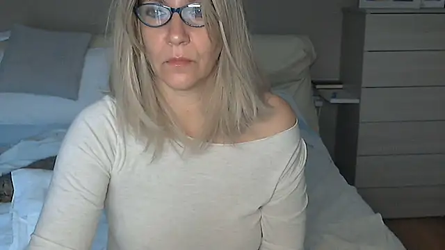 Snapshot of -K-- chatting on 03-12-25, 10:05 -K-- online show from 03-12-25, 10:05