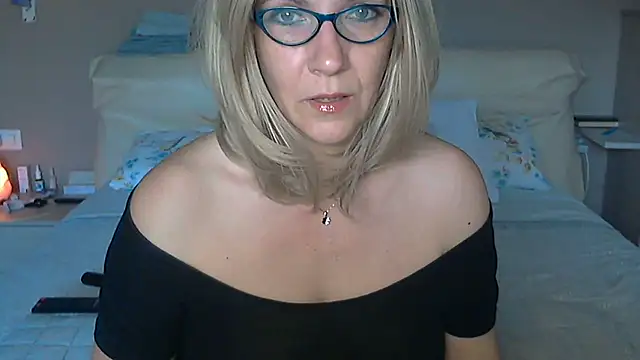 Snapshot of -K-- chatting on 03-21-25, 03:35 -K-- online show from 03-21-25, 03:35