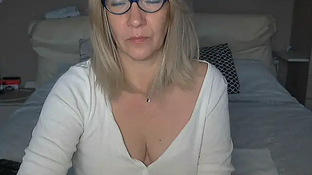 Snapshot of -K-- chatting on 12-04-25, 10:24 -K-- online show from 12-04-25, 10:24