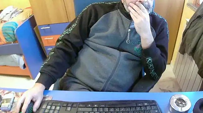 Snapshot of Tango128 chatting on 12-21-24, 07:13 Tango128 online show from 12-21-24, 07:13