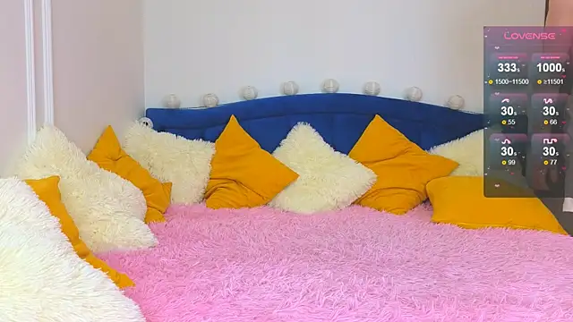 Snapshot of LandelRay chatting on 12-15-25, 04:11 LandelRay online show from 12-15-25, 04:11