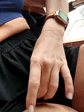 Snapshot of LilliThelo chatting on 02-22-25, 11:02 LilliThelo online show from 02-22-25, 11:02