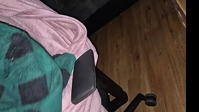 -luckybong- online show from 03-09-25, 09:14