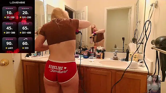 Snapshot of Blondiewithanass chatting on 05-02-26, 10:09 Blondiewithanass online show from 05-02-26, 10:09