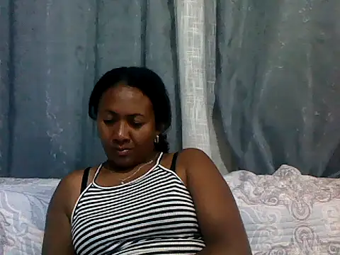 Snapshot of sexyladii chatting on 11-28-25, 05:15 sexyladii online show from 11-28-25, 05:15