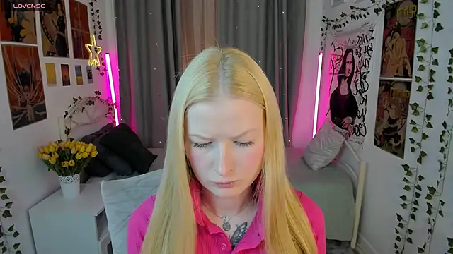 Laly Peach online show from 10-18-25, 03:57