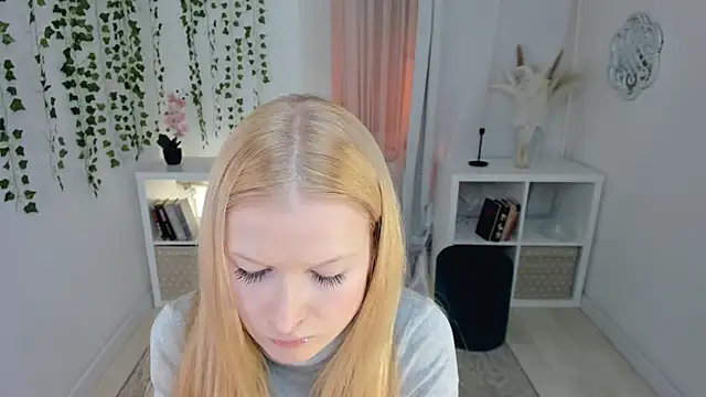 Laly Peach online show from 12-04-25, 04:38