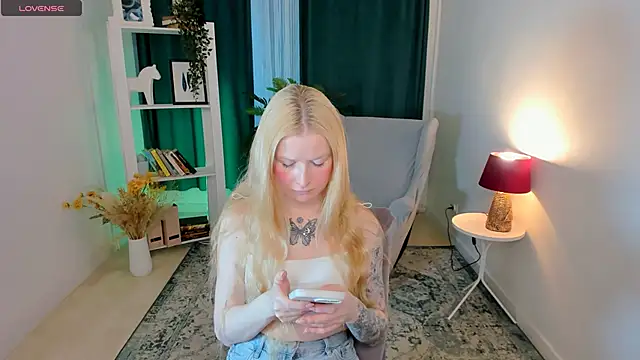 Laly Peach online show from 04-30-26, 11:27