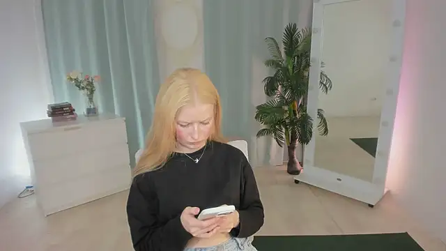Laly Peach online show from 06-16-26, 11:57