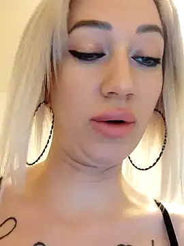 Snapshot of Fuck-Gina chatting on 12-30-24, 12:11 Fuck-Gina online show from 12-30-24, 12:11