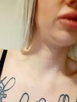 Snapshot of Fuck-Gina chatting on 01-02-25, 10:11 Fuck-Gina online show from 01-02-25, 10:11