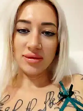 Snapshot of Fuck-Gina chatting on 01-04-25, 12:16 Fuck-Gina online show from 01-04-25, 12:16