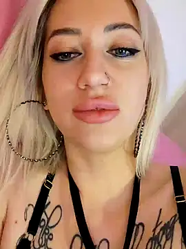 Snapshot of Fuck-Gina chatting on 01-05-25, 11:44 Fuck-Gina online show from 01-05-25, 11:44