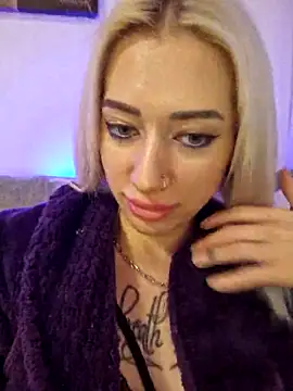 Snapshot of Fuck-Gina chatting on 02-18-25, 01:21 Fuck-Gina online show from 02-18-25, 01:21