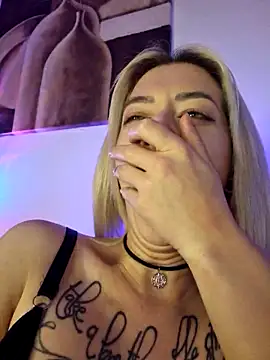 Snapshot of Fuck-Gina chatting on 03-09-25, 03:22 Fuck-Gina online show from 03-09-25, 03:22