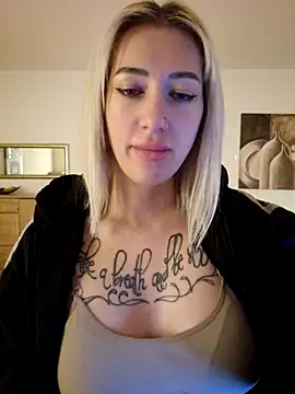 Snapshot of Fuck-Gina chatting on 03-15-25, 04:57 Fuck-Gina online show from 03-15-25, 04:57