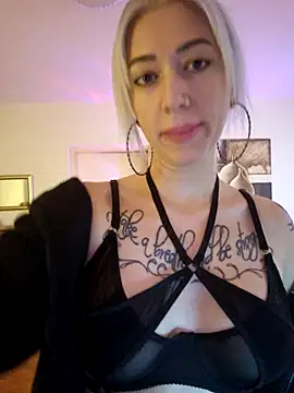 Snapshot of Fuck-Gina chatting on 03-18-25, 05:09 Fuck-Gina online show from 03-18-25, 05:09