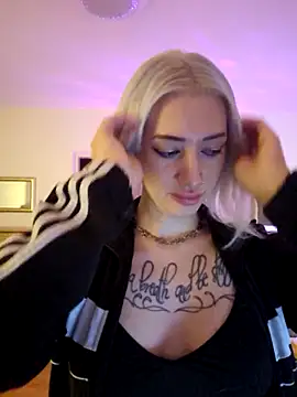 Snapshot of Fuck-Gina chatting on 03-20-25, 04:51 Fuck-Gina online show from 03-20-25, 04:51