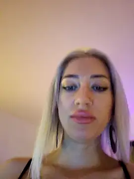 Snapshot of Fuck-Gina chatting on 03-22-25, 04:03 Fuck-Gina online show from 03-22-25, 04:03