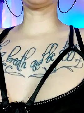 Snapshot of Fuck-Gina chatting on 11-13-25, 04:33 Fuck-Gina online show from 11-13-25, 04:33