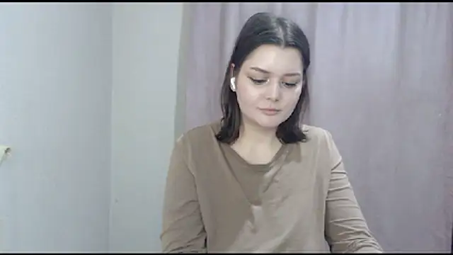 Snapshot of ohhhMie chatting on 01-11-26, 11:10 ohhhMie online show from 01-11-26, 11:10