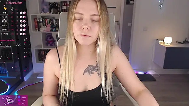 Emma Bryan online show from 11-28-25, 10:12