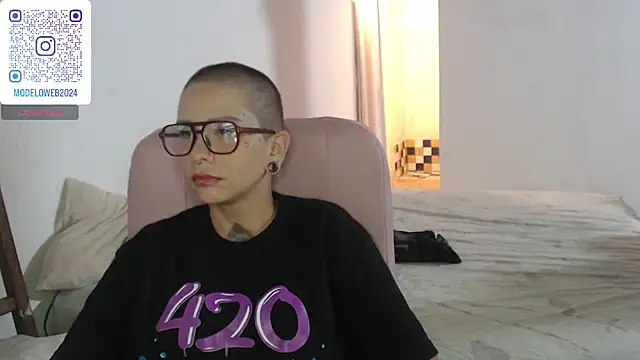 moon cat85 online show from 02-05-25, 10:55