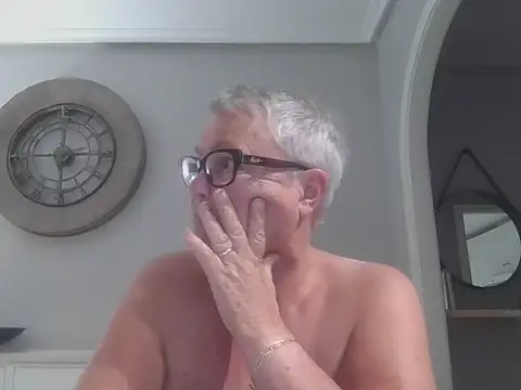 GrannyChrissy68 online show from 10-28-25, 08:33